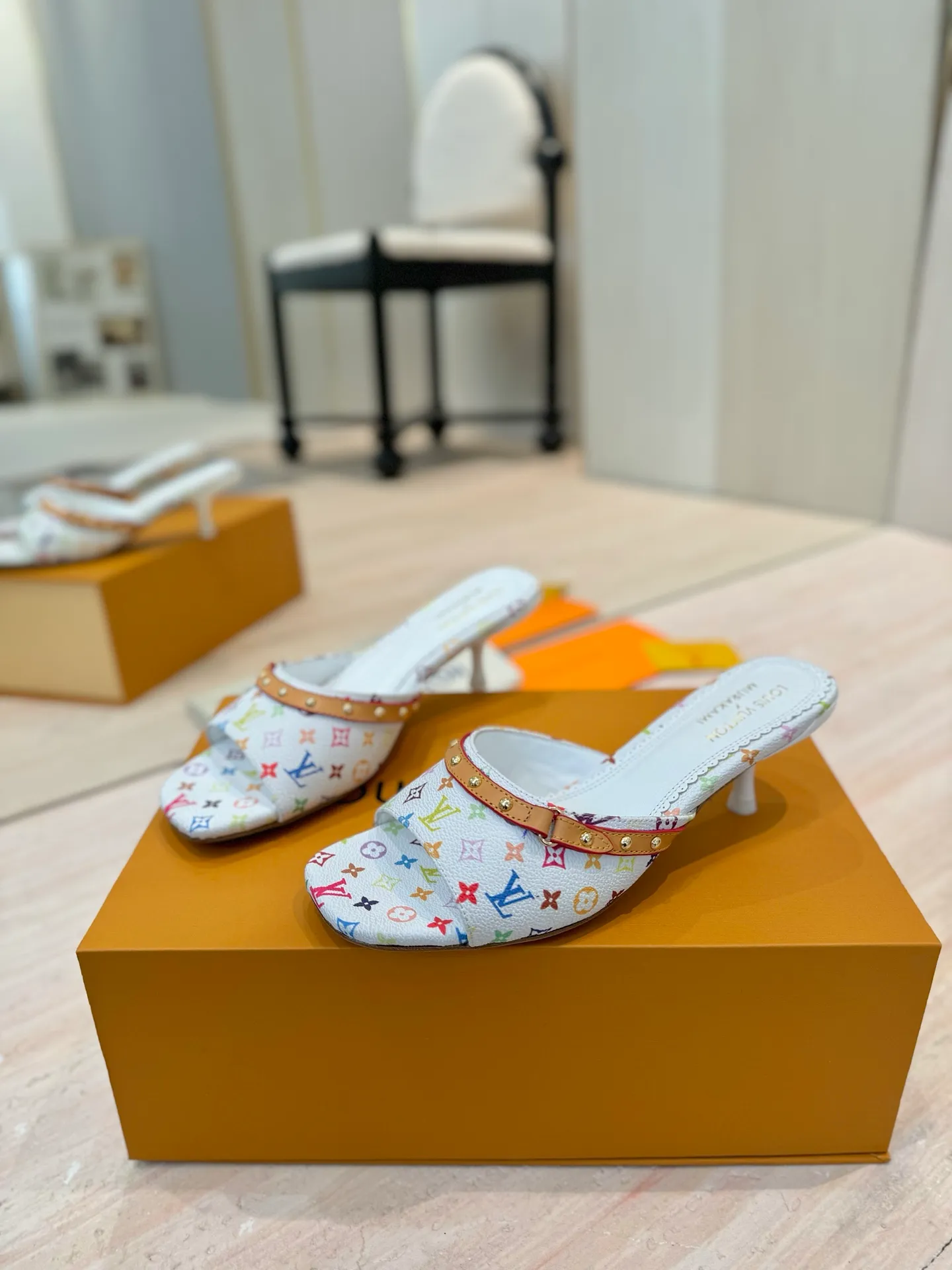 👟👟Ex-factory price 600👟👟 (top version) louis vuitton LV Louis Vuitton 25/Spring and Summer The latest Mary Jane shoes are simple and exquisite, full of high-end, showing elegance~ They look great on the feet and are full of summer shoes💯Awesome ✅Upper: 3D printed cowhide ✅Inner lining: Sheepskin lining, ✅Outsole: Genuine leather outsole imported from Italy ✅Size: 35-41 (40 to 41 customized, non-returnable) ✅Packaging: full set of packaging